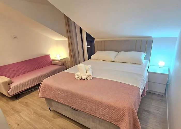 Penthouse Dijana - One Bedroom With Terrace Daire *